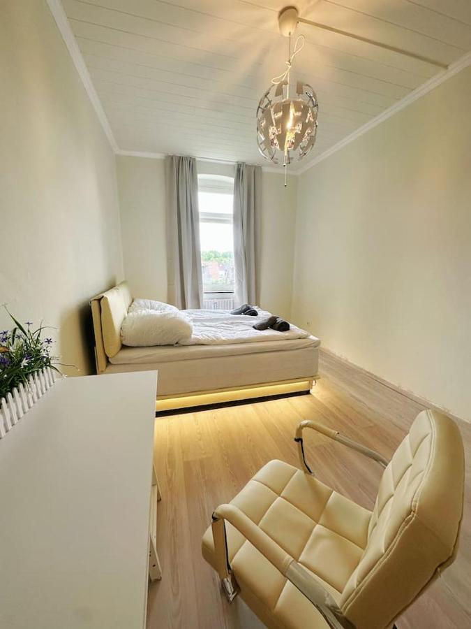 2 Schlafzimmer Waschenspuelmaschine Duisburg Exterior foto